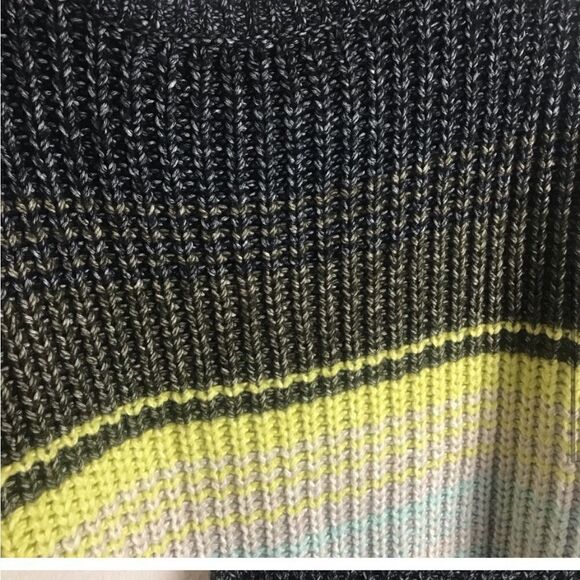 Victoria’s Secret Cropped Chunky Knit Sweater Small Oversized 3/4 Sleeve - Picture 4 of 6